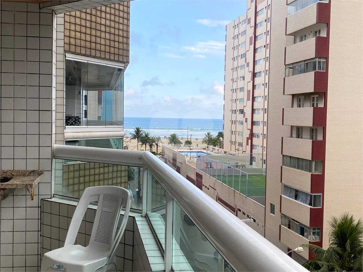 Apartamento à venda com 2 quartos, sendo 1 suíte, em Guilhermina, Praia Grande, SP