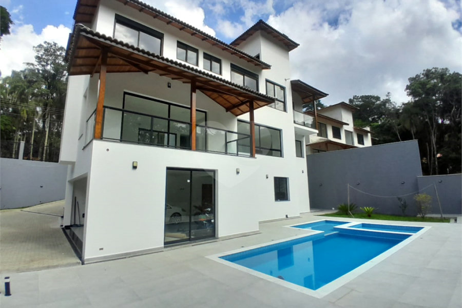 Casa à venda ou para alugar com 3 suítes no condomínio Sausalito, Mairiporã - SP