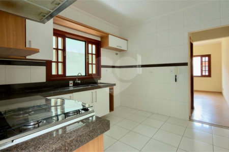 Casa à venda com 2 quartos no condomínio Portal dos Gamez, Atibaia - SP
