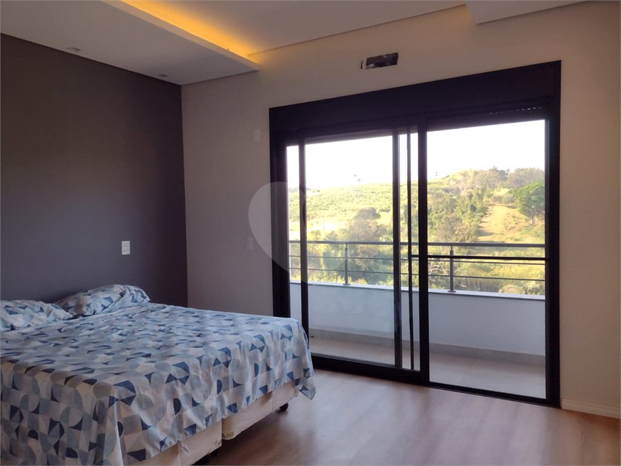 Casa à venda com 4 suítes no condomínio Residencial Villa do Sol, Valinhos - SP