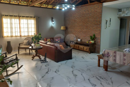 Chácara à venda com 4 quartos, sendo 1 suíte,  em Loteamento Quinta da Mata, Ibiúna, SP