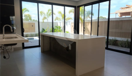 Casa à venda com 3 suítes no condomínio Villa Sapezal, Indaiatuba - SP