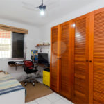 Casa à venda com 4 quartos, sendo 1 suíte, em Jardim Nova Taboão, Guarulhos, SP