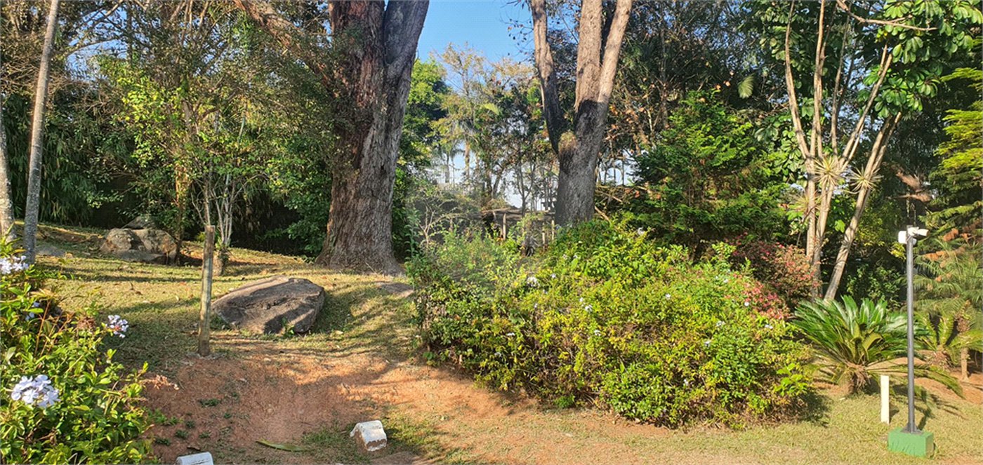 Casa à venda com 4 quartos, sendo 2 suítes, no condomínio Vila Panamericana, São Paulo - SP