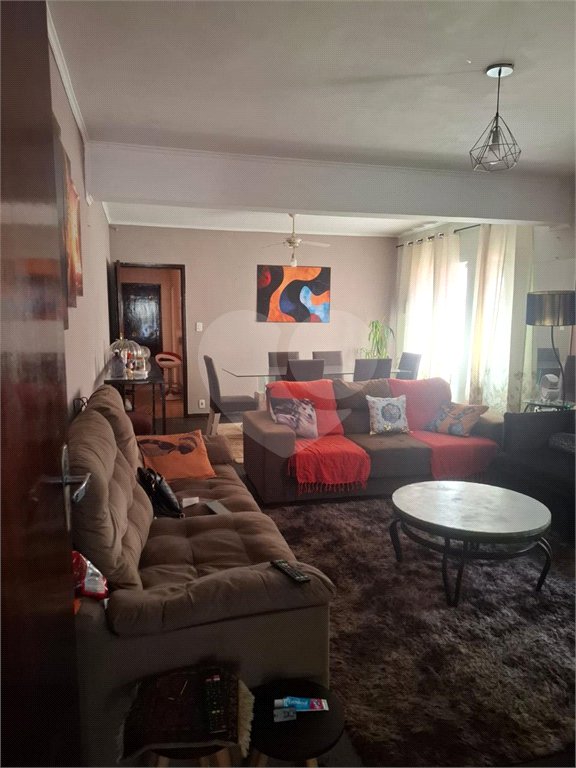Sobrado à venda com 4 quartos, sendo 2 suítes,  em Campestre, Santo André, SP