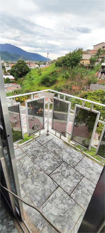 Casa à venda com 5 quartos, sendo 3 suítes, no condomínio Village Texeira Campos, Rio de Janeiro - RJ