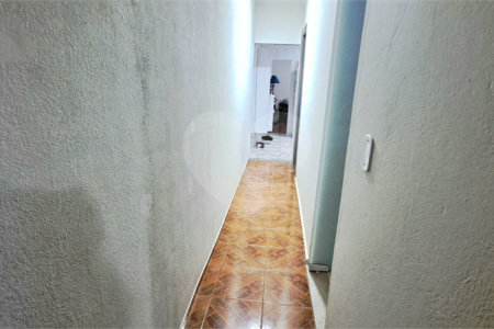 Casa no Jardim Medeiros ampla com 3 dormitórios bem distribuída