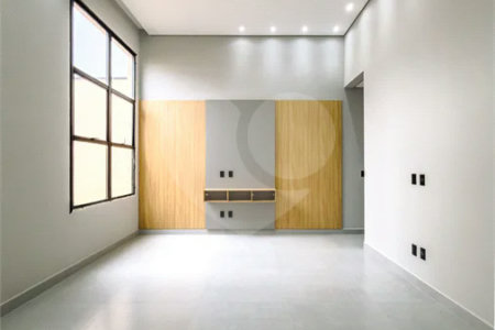 Indaiatuba - Jardim Bom sucesso - Área total: 150m² - Área construída: 115m² - 3 dormitórios sendo 1 suíte com armário planejado;Sala para dois ambientes; Banheiros com box gabinetes e espelhos; Área gourmet com churrasqueira a carvão e móveis planejados; Lavanderia coberta; Ar condicionado na sala