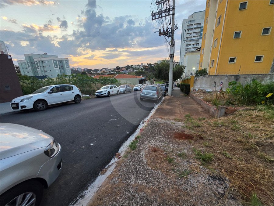 Terreno no Jd. Gibertoni, próximo ao SESC e ao Shopping