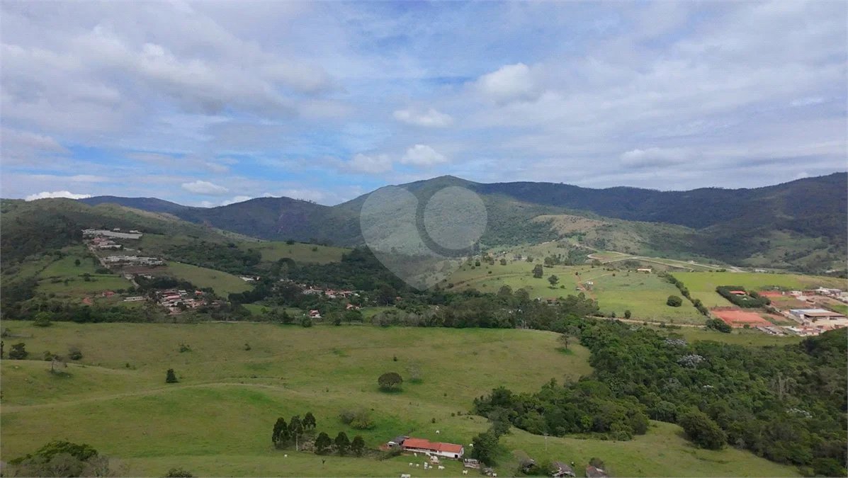 LINDA CHÁCARA A VENDA - CONDOMINIO ALPES D'OURO - BOM JESUS DOS PERDÕES
