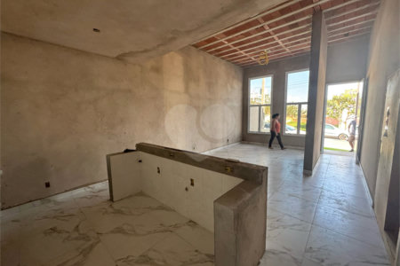 Casa em condominio em reta final de obras