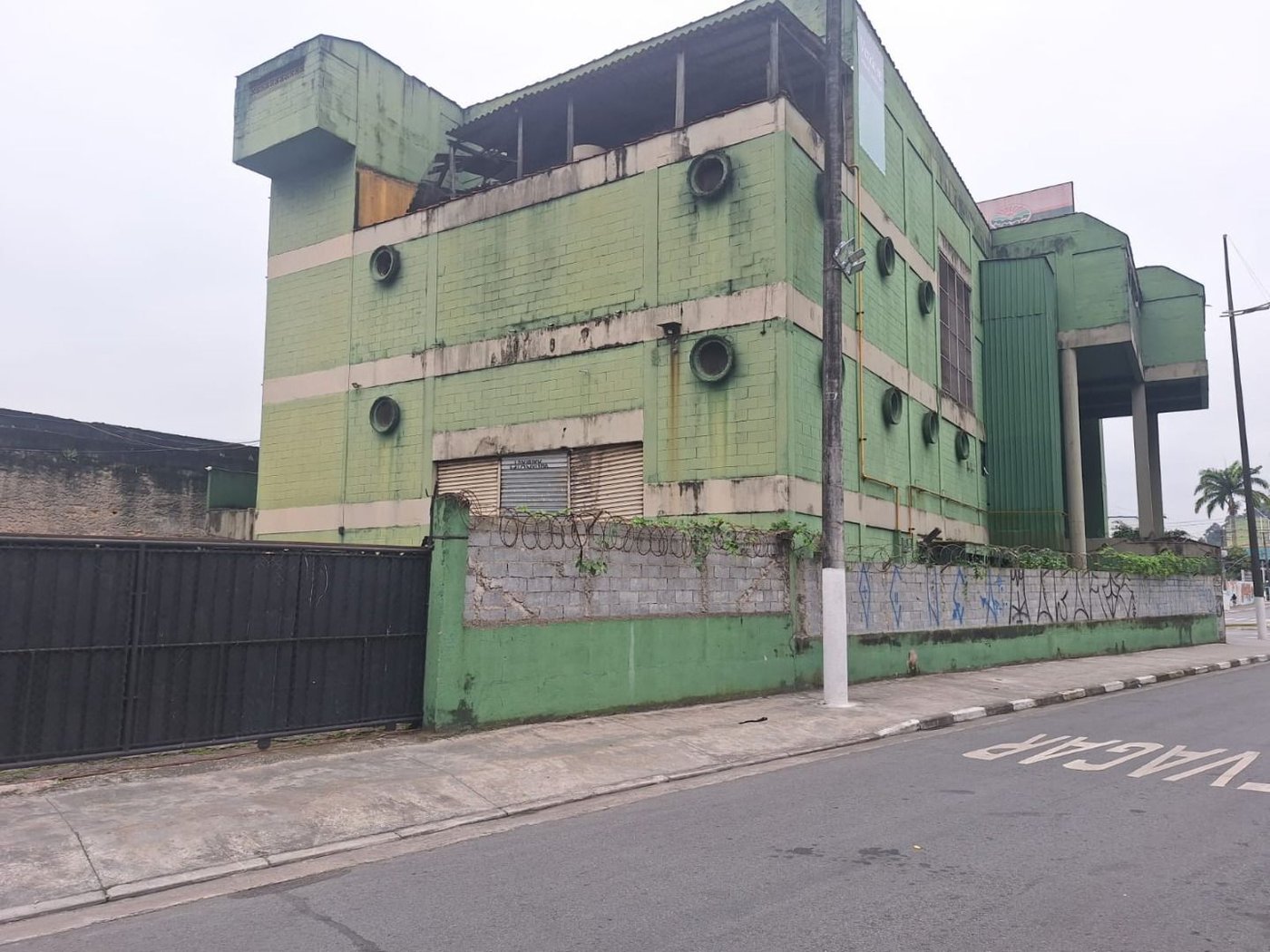 Galpão à venda, 3285 m² por R$ 5.500.000,00 - Valongo - Santos/SP