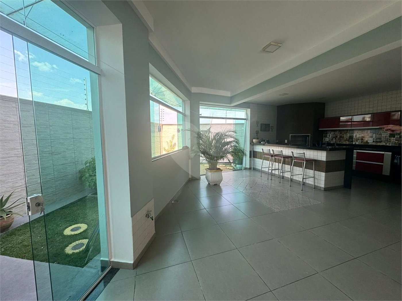 Sobrado à venda com 5 quartos, sendo 3 suítes, em Vila Nivi, São Paulo, SP