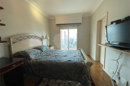 Apartamento à venda com 3 suítes em Campo Belo, São Paulo, SP