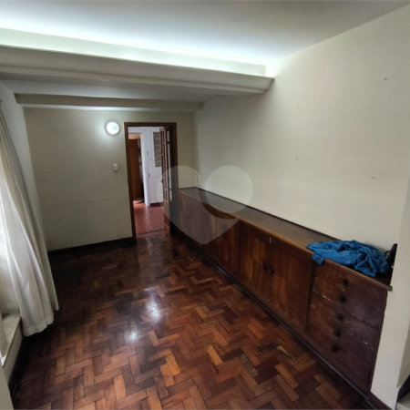 Sobrado à venda com 5 quartos, sendo 1 suíte, em Jardim Trussardi, São Paulo, SP