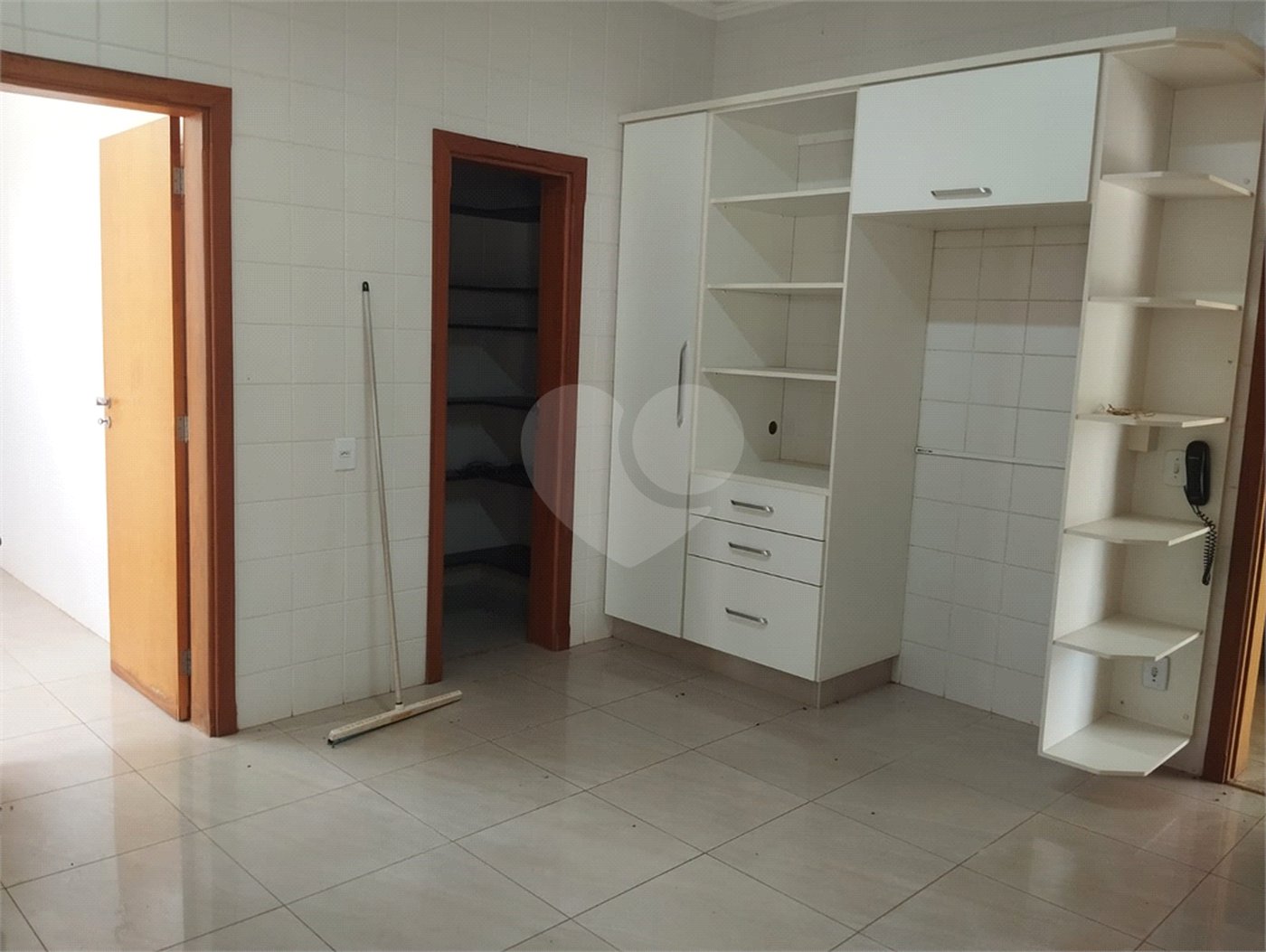 Sobrado à venda com 4 quartos, sendo 3 suítes, em Altos do Jaraguá, Araraquara, SP