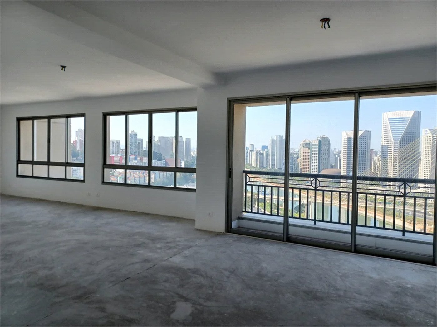 Apartamento à venda com 4 suítes em Real Parque, São Paulo, SP