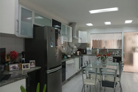 Casa à venda com 3 quartos, sendo 1 suíte,  em Esplanada Mendes Moraes, São Roque, SP