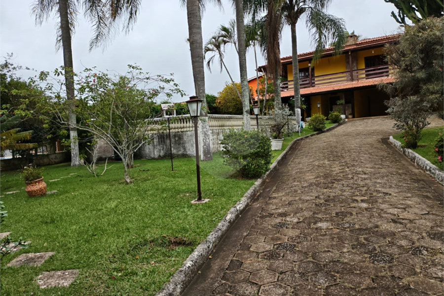Casa à venda com 4 quartos, sendo 2 suítes,  em Country Residencial Felix, Bom Jesus dos Perdões, SP