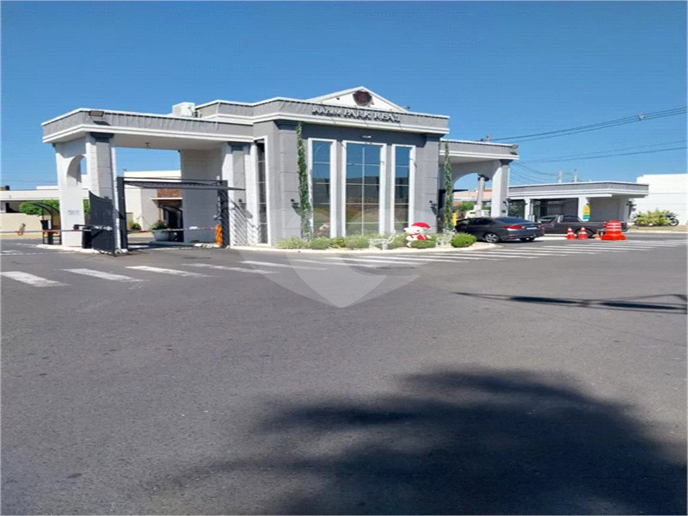 Casa à venda com 3 quartos, sendo 1 suíte,  no condomínio Jardim Park Real, Indaiatuba - SP