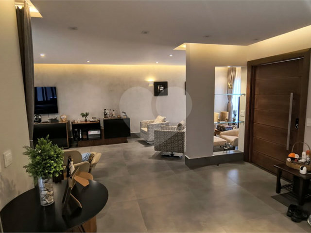 Casa à venda com 4 quartos, sendo 3 suítes,  no condomínio Da Serra, São Paulo - SP