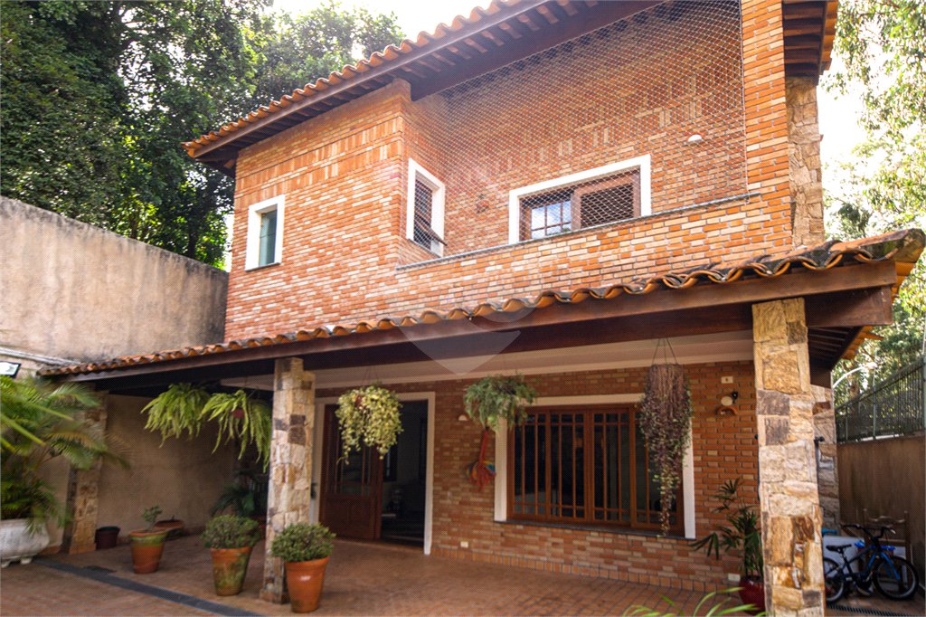 Sobrado à venda com 4 quartos, sendo 2 suítes, em Alto da Boa Vista, São Paulo, SP