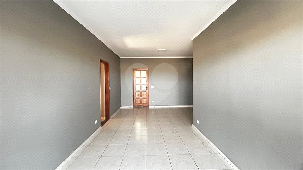 Apartamento à venda com 3 quartos, sendo 1 suíte, no Centro, Três Lagoas, MS