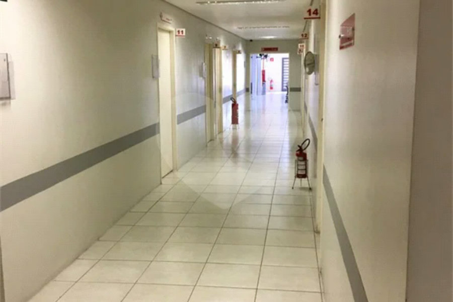 Sobrado à venda ou para alugar com 3 quartos em Vila Carrão, São Paulo, SP