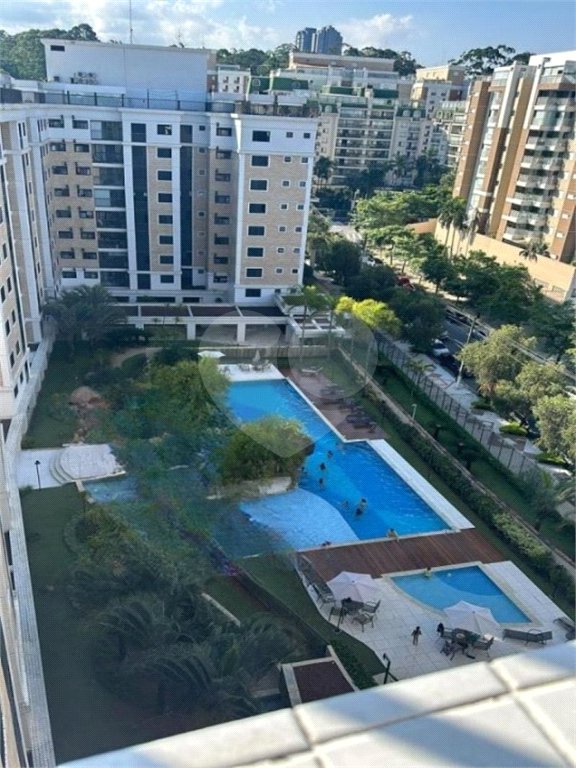 Apartamento à venda com 3 quartos, sendo 1 suíte,  em Cidade São Francisco, São Paulo, SP