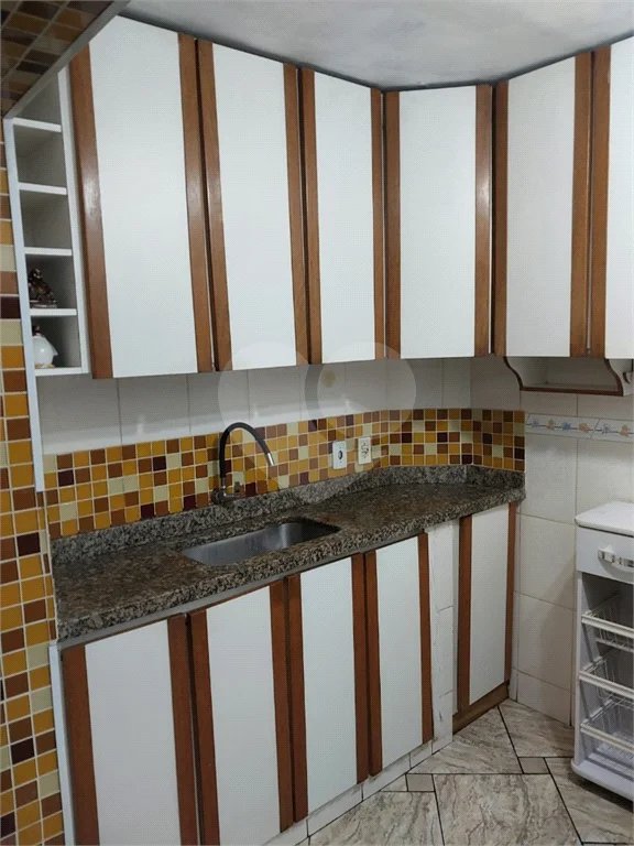 Sobrado à venda com 212 m², 2 quartos (suítes), 3 banheiros e 2 vagas de garagem, em São Caetano do Sul