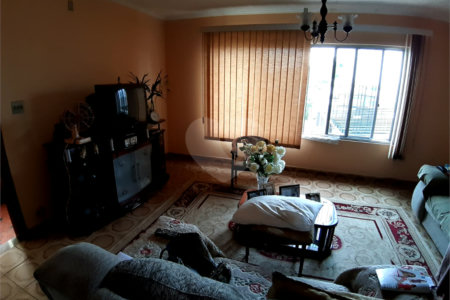 Sobrado à venda com 5 quartos em Vila Nivi, São Paulo, SP