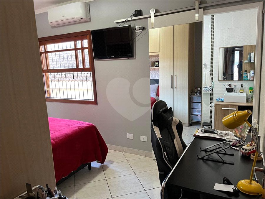 Casa à venda com 3 quartos, sendo 2 suítes, no condomínio Palmas, São Paulo - SP