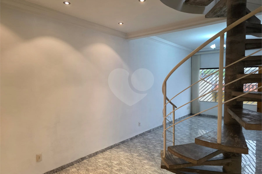 Sobrado à venda com 3 quartos em Vila Rica, São Paulo, SP