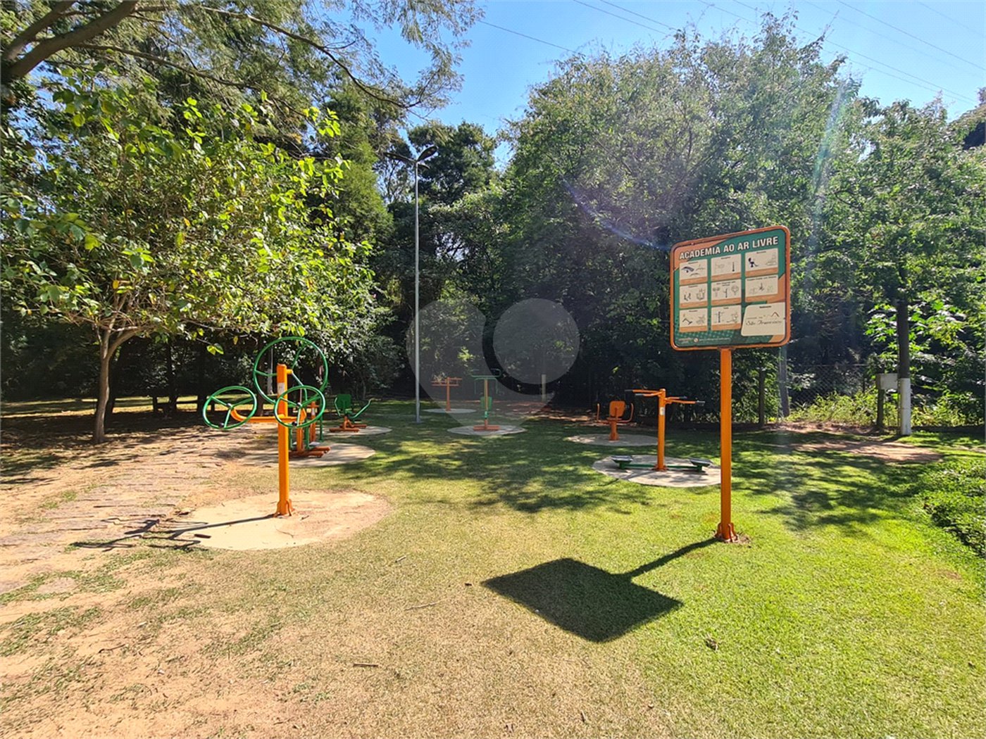 Casa à venda com 3 suítes no condomínio Terras de São Francisco, Vinhedo - SP