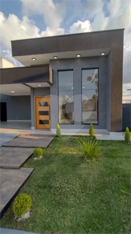Casa à venda com 3 quartos, sendo 1 suíte,  no condomínio Terras do Vale, Caçapava - SP