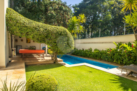 Casa à venda com 5 quartos, sendo 4 suítes, no condomínio Bounganville, São Paulo - SP