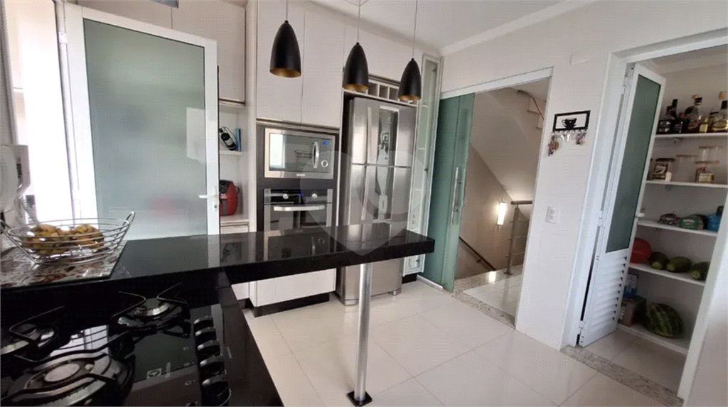 Casa à venda com 5 quartos, sendo 2 suítes,  no condomínio Floradas da Serra, São Paulo - SP