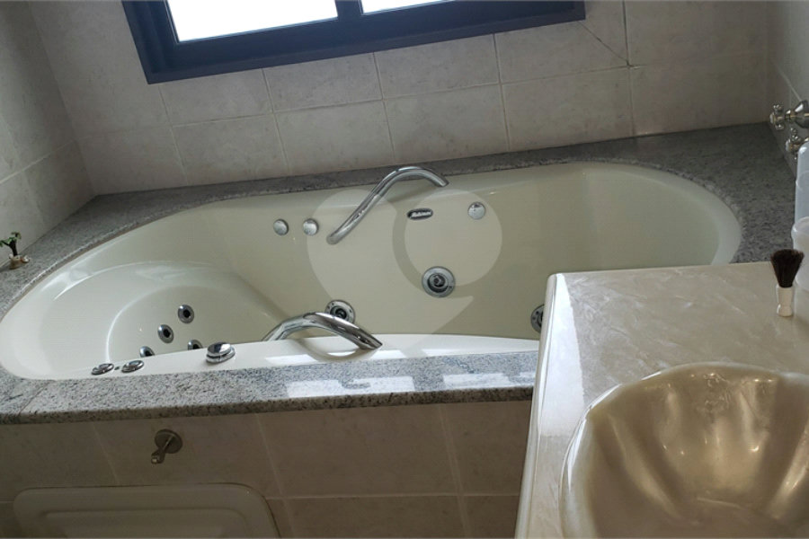 Casa à venda com 5 quartos, sendo 2 suítes, no condomínio Alpes da Cantareira, Mairiporã - SP