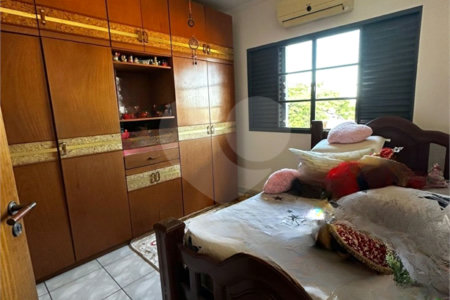 Sobrado à venda com 6 quartos, sendo 1 suíte, no Centro, Ponta Porã, MS