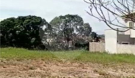 Terreno à venda com 1 suíte no condomínio Bosque dos Cambarás, Valinhos - SP