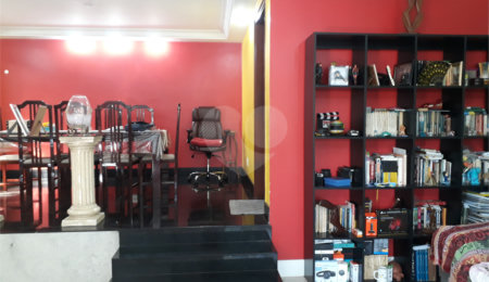 Sobrado à venda com 4 quartos, sendo 1 suíte,  em Vila Constança, São Paulo, SP