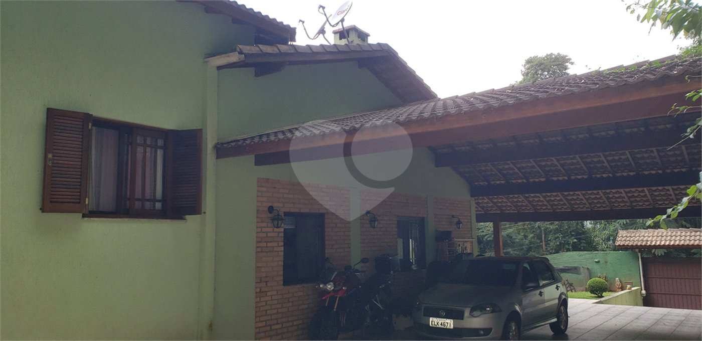 Casa à venda com 3 quartos, sendo 1 suíte, no condomínio Alpes da Cantareira, Mairiporã - SP