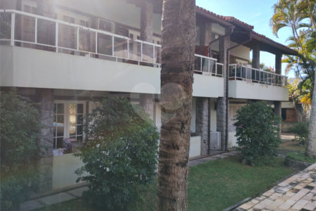 Casa à venda com 5 quartos, sendo 3 suítes, no condomínio Vilarejo, Rio de Janeiro - RJ