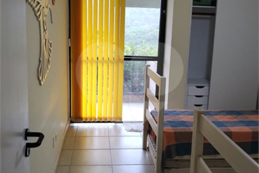Duplex à venda com 3 quartos, sendo 1 suíte, em Enseada, Guarujá, SP