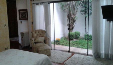 Casa Térrea à venda ou para alugar com 4 suítes em Jardim Floresta, São Paulo, SP