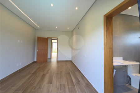 Casa à venda com 4 quartos, sendo 3 suítes, no condomínio Village Ipanema 2, Araçoiaba da Serra - SP