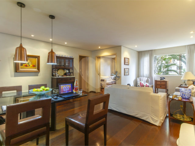 Apartamento à venda com 3 quartos, sendo 1 suíte,  em Vila Madalena, São Paulo, SP