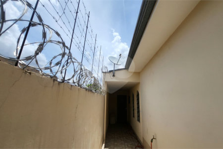 Casa à venda com 4 quartos, sendo 1 suíte, em Jardim Roberto Selmi Dei, Araraquara, SP