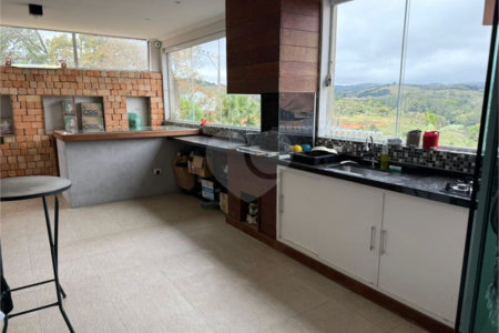 Casa à venda com 3 suítes em Taboão, São Roque, SP