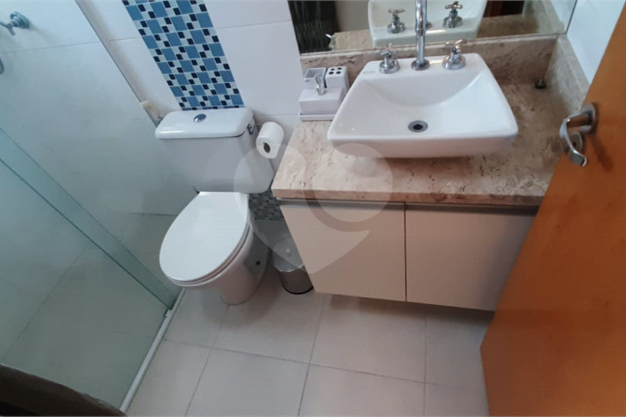 Casa à venda com 3 quartos, sendo 2 suítes, no condomínio Mário Araújo, São Paulo - SP